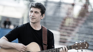 O Σωκράτης Μάλαμας στο Θέατρο Βράχων στις 11 Σεπτεμβρίου 