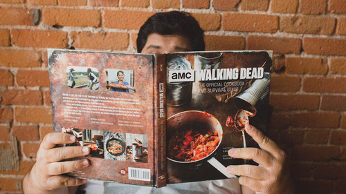 Ένα βιβλίο με συνταγές σε περίπτωση zombie apocalypse