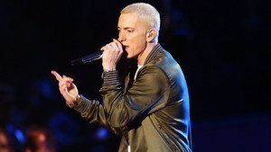 Πόσο σου είχε λείψει ένα καινούργιο τραγουδάκι από τον Eminem;