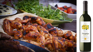 Τσικνοπέμπτη: Τραπέζι με φίλους, εκλεκτό φαγητό και καλό κρασί 