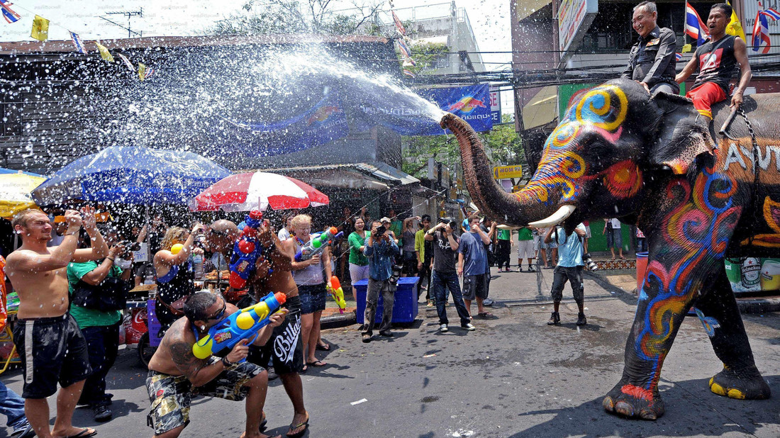 Το φεστιβάλ Songkran θα σου υπενθυμίσει πόσο μπομπάτο είναι το μπουγέλωμα