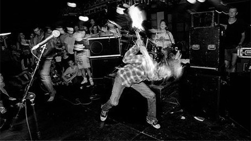 Η σπασμένη κιθάρα του Kurt Cobain βγαίνει στο σφυρί
