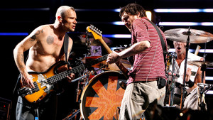 Ένα δάκρυ κύλησε στη θέα των Flea και Frusciante ξανά, μαζί, ΠΑΡΕΑΚΙ