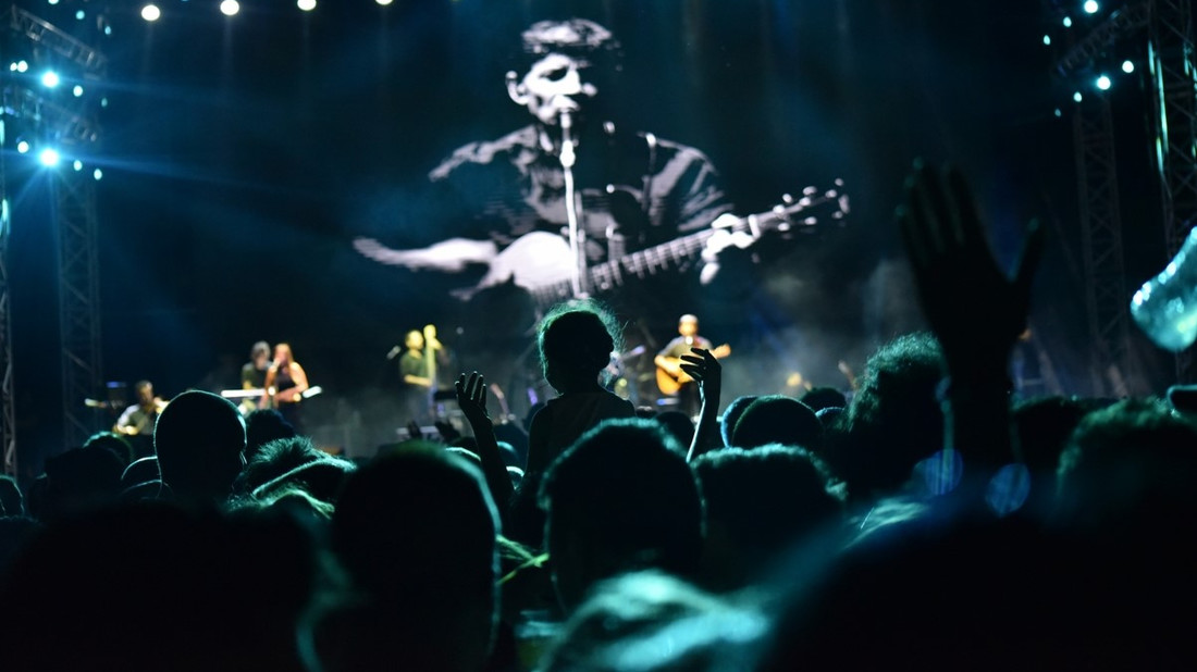 «Με στόμα που γελά»