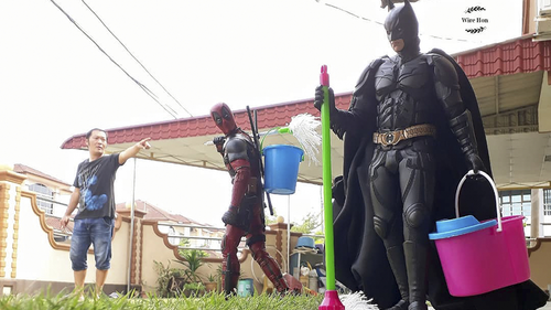Deadpool και Dark Knight τρώνε ΤΡΕΛΟ ΧΩΣΕ από Μαλαισιανό geek