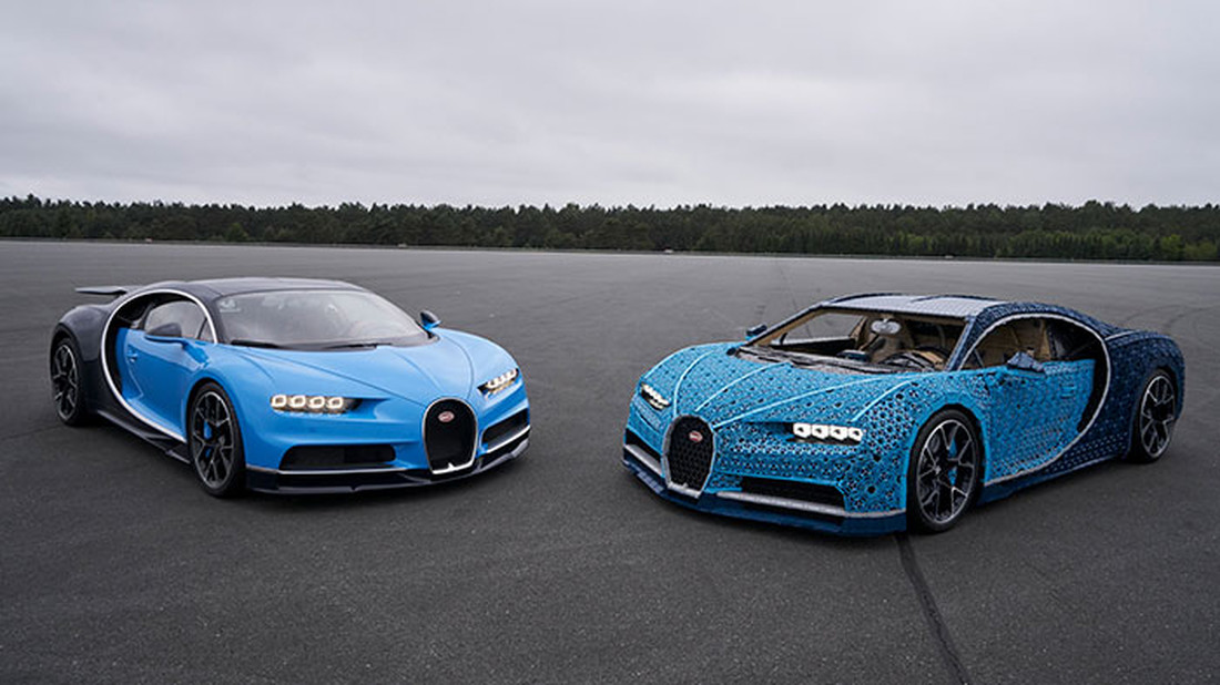 Αριστερά βλέπετε τη Bugatti Chiron και δεξιά την κόπια της σε LEGO
