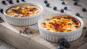 Crème brulee με μύρτιλα