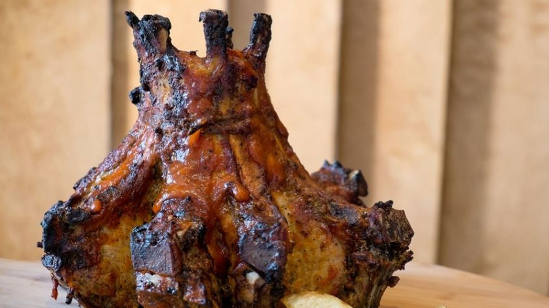 Pork Crown- Χοιρινό με σάλτσα bbq Pork Crown- Χοιρινό με σάλτσα bbq