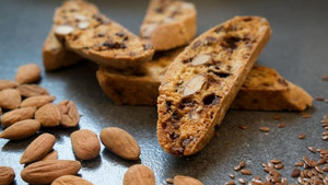 Biscotti με λιναρόσπορο και μαύρη σοκολάτα