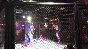 Αγώνας kick-boxing διακόπτεται για τον πιο σιχαμερό λόγο