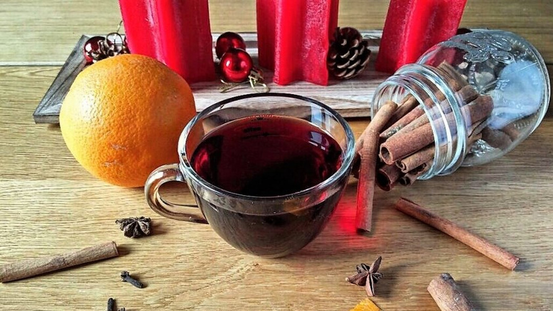 Glühwein ζεστό γλυκό κρασί