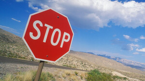Μάθαμε για ποιο λόγο το σχήμα του «STOP» είναι οκταγωνικό