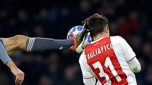 Καθαρό μαρκάρισμα για κόκκινη κάρτα που δεν δόθηκε (pics+vid)