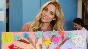 Η Δούκισσα μοίρασε χαρά και λαμπάδες στα παιδιά της