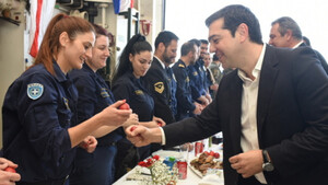 Έχεις σκεφτεί γιατί τσουγκρίζουμε αβγά;