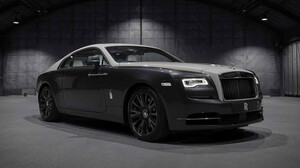 Η επετειακή Rolls-Royce σε προκαλεί να υποκλιθείς μπροστά της