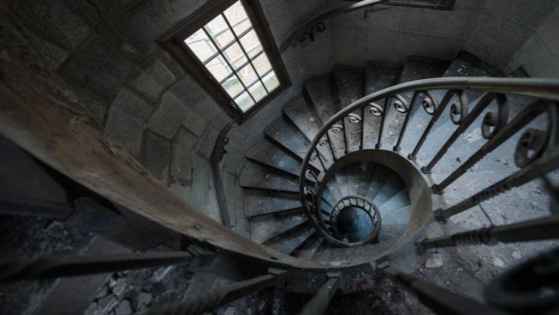 Τρομερό: Γιατί όλα τα παλιά κάστρα έχουν περιστρεφόμενες σκάλες;