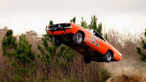 Μπέρδεψε το γκάζι με το φρένο: Δείτε που προσγειώθηκε! 