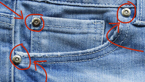 Γιατί υπάρχουν αυτά τα καρφιά στις τσέπες των τζιν;