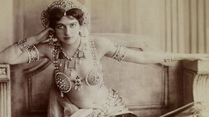 Mata Hari: Η εξωτική γυναίκα που κάηκε από την ίδια της τη φλόγα