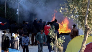 ΤΩΡΑ: Ένταση στο hot spot της Μόριας