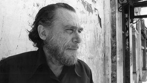 O Charles Bukowski μας έμαθε τα κοινά της ζωής με το γράψιμο