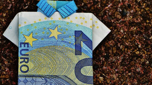 Συντάξεις χηρείας: Αυξήσεις έως και 300 ευρώ - Ποιοι θα πάρουν αναδρομικά 1.800 ευρώ
