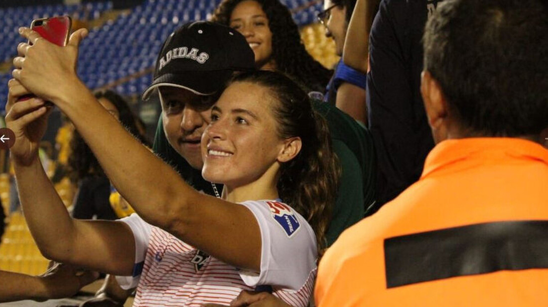 Τη χούφτωσε και του βγήκε ξινό (photos)