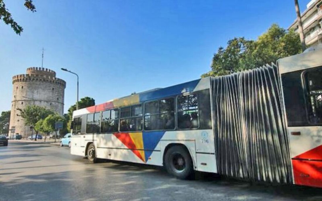Τρομακτικό: Ποδηλάτες επιτέθηκαν σε λεωφορείο στη Θεσσαλονίκη!