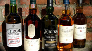 Πώς προκύπτει το καπνιστό whisky που τόσο πολύ αγαπάς