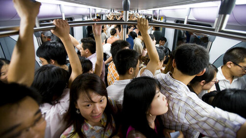 Στην Κίνα θα απαγορέψουν το φαγητό και το ποτό στο μετρό λες και μπορούσες να φας ή να πιείς