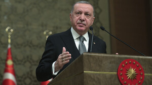 Νέες προκλήσεις Ερντογάν: Ο Μητσοτάκης κάλεσε τον Χαφτάρ για να μας εκνευρίσει