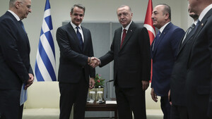 Από το παραλήρημα Ερντογάν στην στροφή Μητσοτάκη στον Μακρόν – Πώς απαντά η Αθήνα στις προκλήσεις