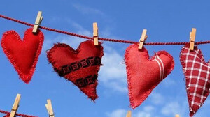 Ποιοι γιορτάζουν σήμερα εκτός από τους Βαλεντίνους;