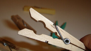 Δες γιατί κάνει καλό να βάλεις ένα μανταλάκι στο αυτί σου