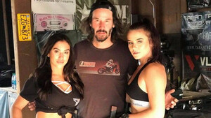 Γιατί ο Keanu Reeves δεν ακουμπάει τις γυναίκες στις φωτογραφίες;