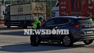 Μπλόκο στις Αφίδνες - Γυρίζουν πίσω όσους δεν έχουν έγγραφα