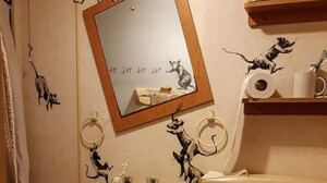  O Banksy γέμισε το μπάνιο του με αρουραίους