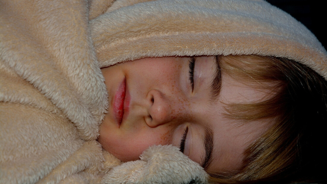 Κοιμάσαι με σεντόνι ή κουβερτούλα το καλοκαίρι; Μάθε γιατί! (photos)