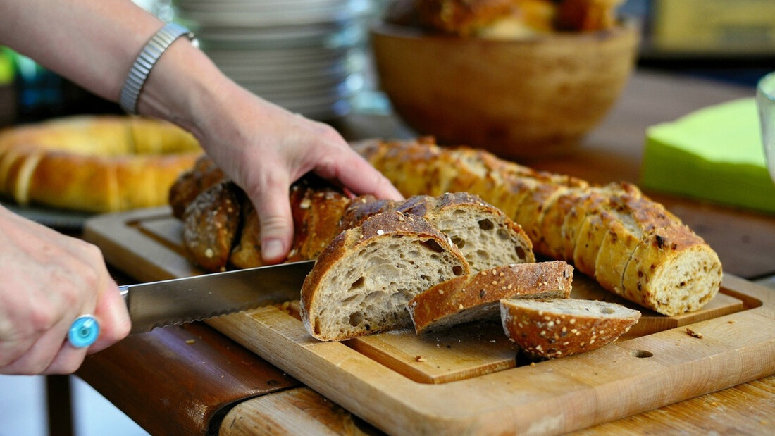 Εσείς σίγουρα κόβετε το ψωμί σας με τον σωστό τρόπο;