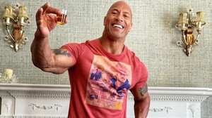 The Rock: Μάθε πώς θα φτιάξεις την απόλυτη μαργαρίτα καρπούζι