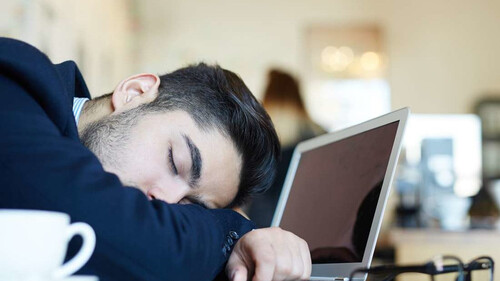 Πώς να μείνεις ξύπνιος στη δουλειά παρά την κούραση σου