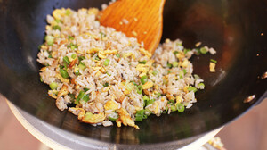 Το egg fried rice είναι το κινέζικο πιάτο που όλοι αγαπήσαμε