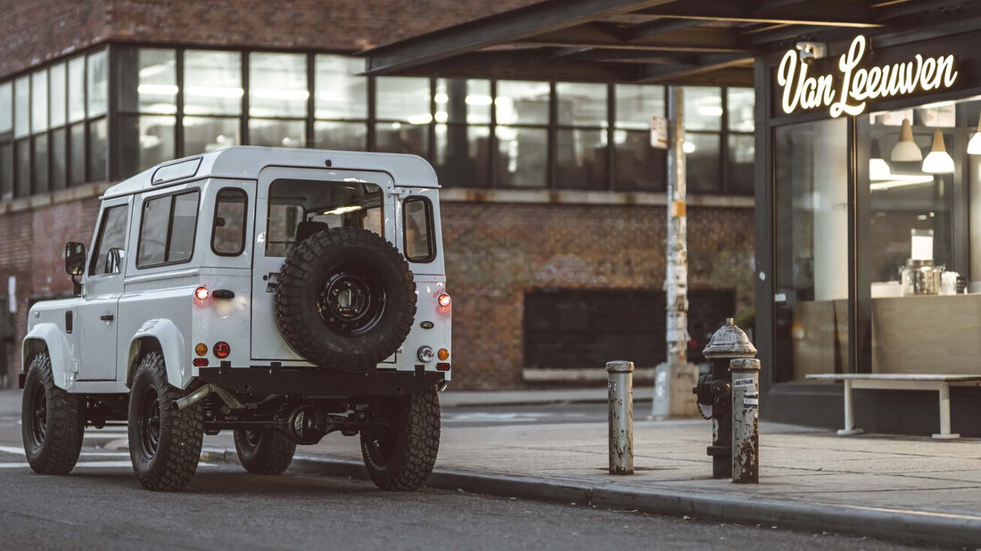 Τα παλιά Land Rover παραμένουν μάχιμα χάρη στην Brooklyn Coachworks