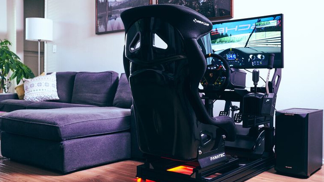 Ένα παρανοϊκό custom racing seat για τρελά virtual γκάζια
