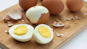 Πώς να μην σπάνε τα αυγά όταν τα βράζετε