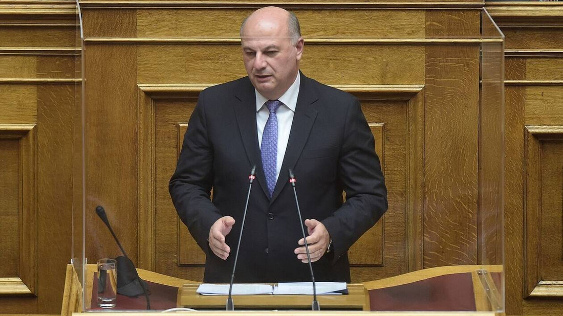 Συνεπιμέλεια: Ποιοι και γιατί πιέζουν τον Τσιάρα να «παγώσει» το νομοσχέδιο; 