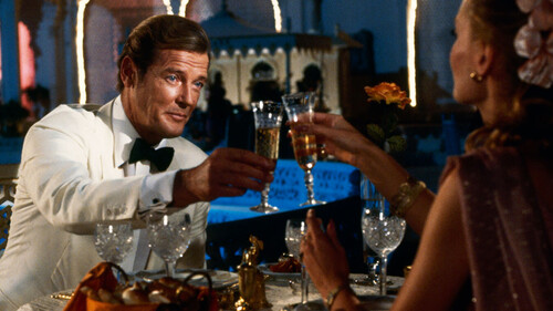 James Bond: Όλες οι σαμπάνιες που έχει πιει στις ταινίες