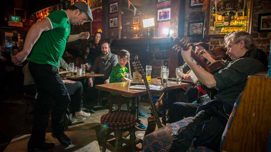 «Σε μία ιρλανδική pub στο Limerick, ανακάλυψα πως θέλω να γράφω αστικές ιστορίες»