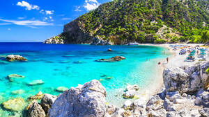 Τέσσερις ελληνικές παραλίες που δεν θα φύγουν ποτέ από το μυαλό μας